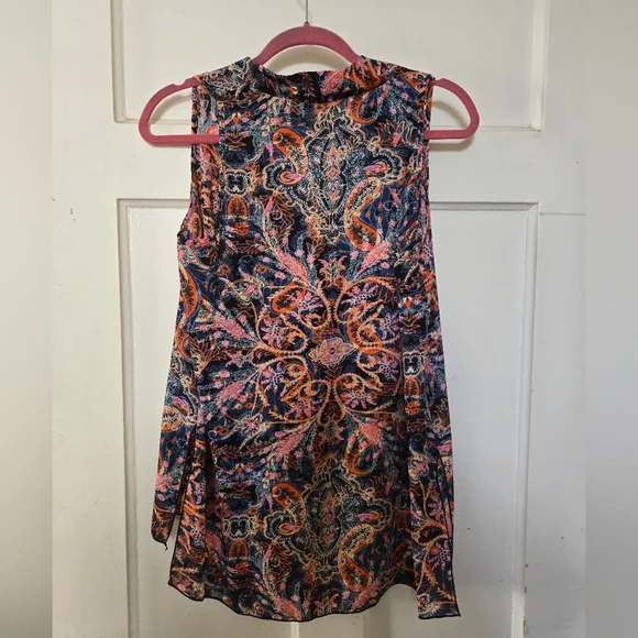 Spense Top - Picture 6 of 7